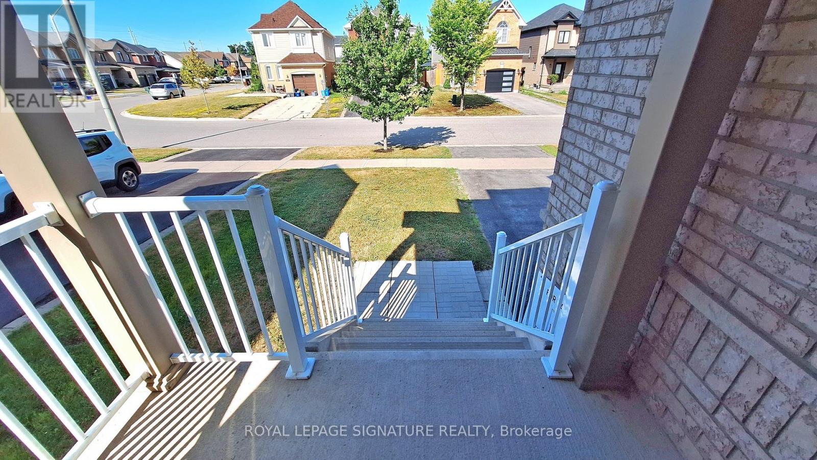 Property at 138 SUN KING CRESCENT image 4