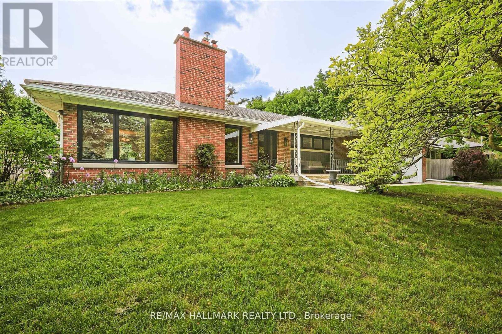 Property at 1616 ISLINGTON AVENUE image 2