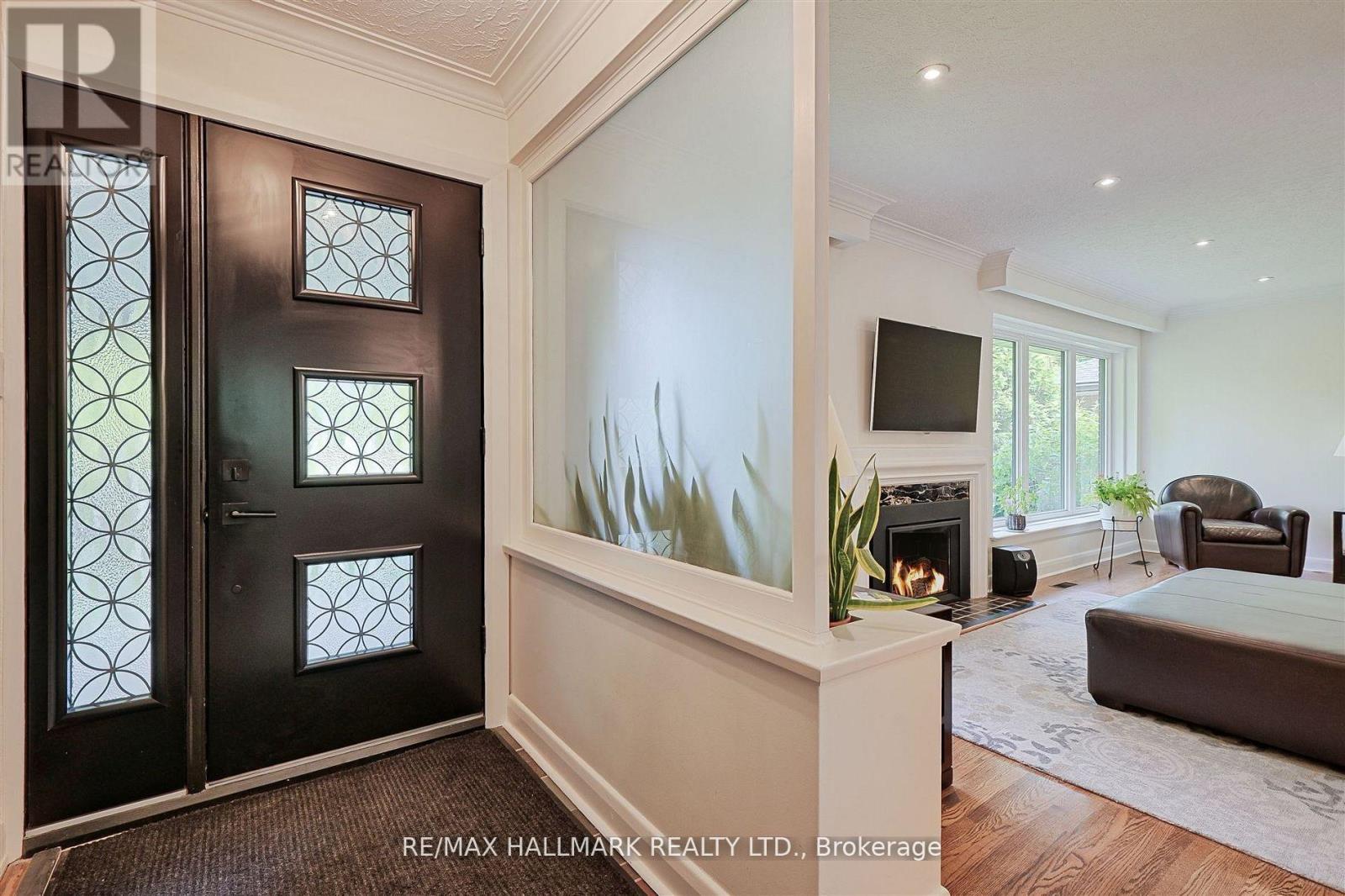 Property at 1616 ISLINGTON AVENUE image 4