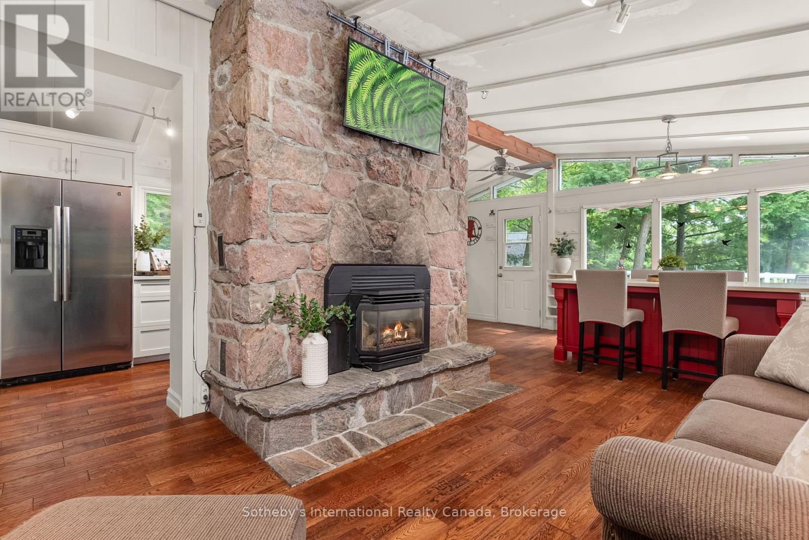 1032 Sunset Bay Road N, Gravenhurst, Ontario  P1P 1R2 - Photo 25 - X12296919