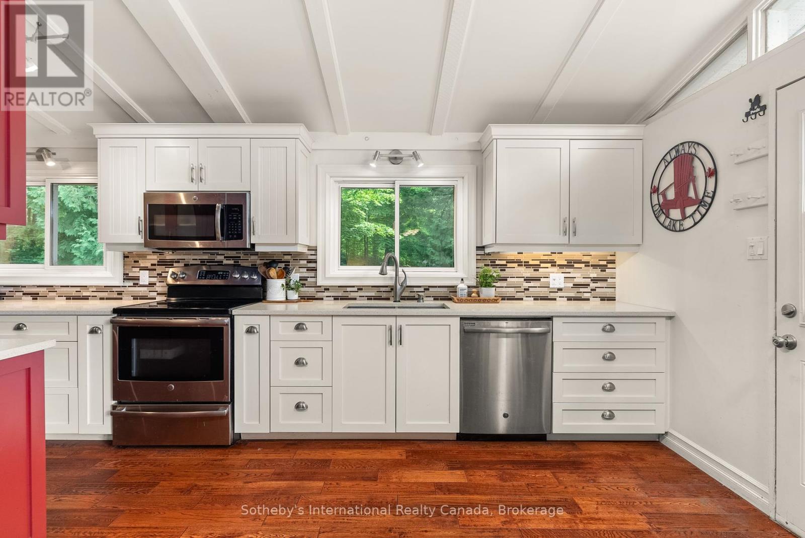 1032 Sunset Bay Road N, Gravenhurst, Ontario  P1P 1R2 - Photo 27 - X12296919