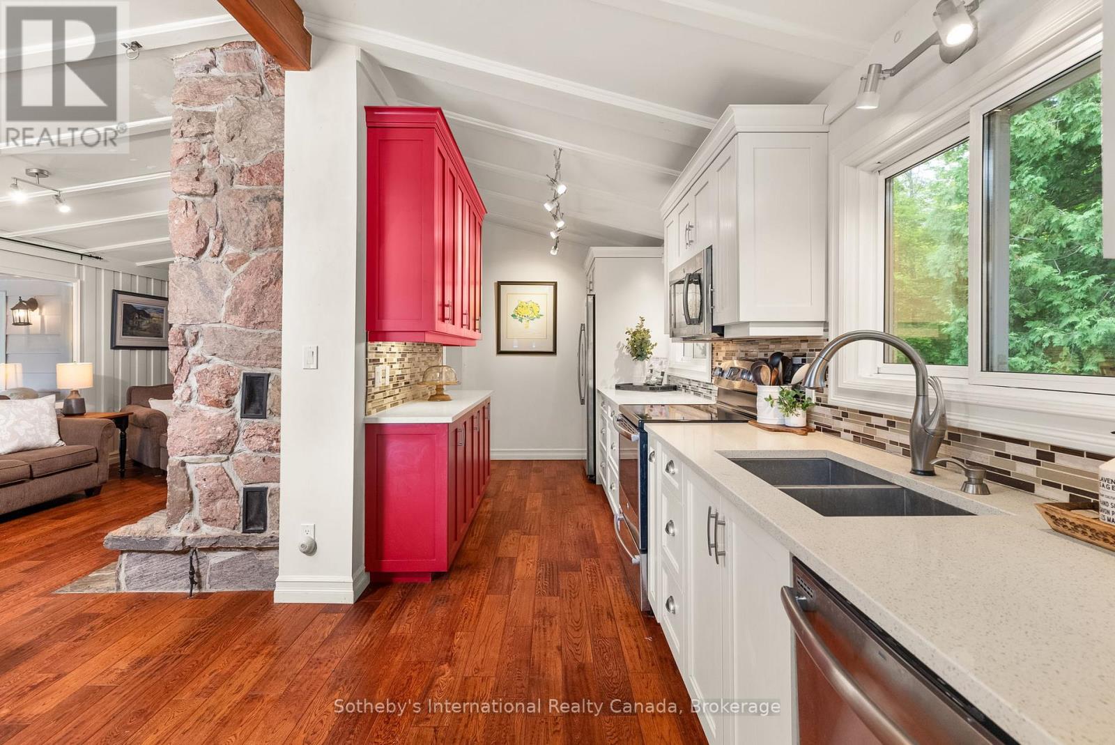 1032 Sunset Bay Road N, Gravenhurst, Ontario  P1P 1R2 - Photo 28 - X12296919