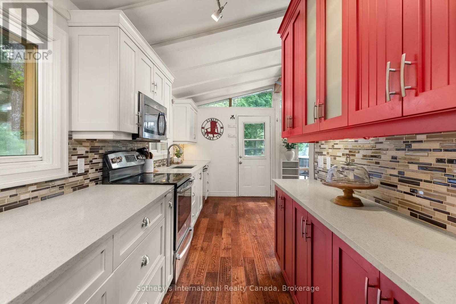 1032 Sunset Bay Road N, Gravenhurst, Ontario  P1P 1R2 - Photo 30 - X12296919