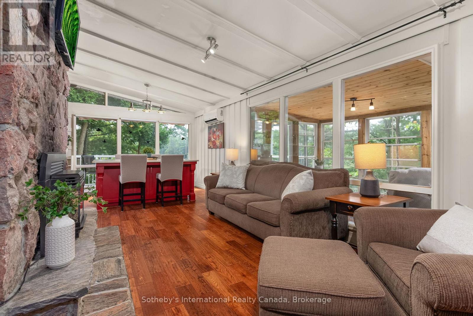 1032 Sunset Bay Road N, Gravenhurst, Ontario  P1P 1R2 - Photo 31 - X12296919