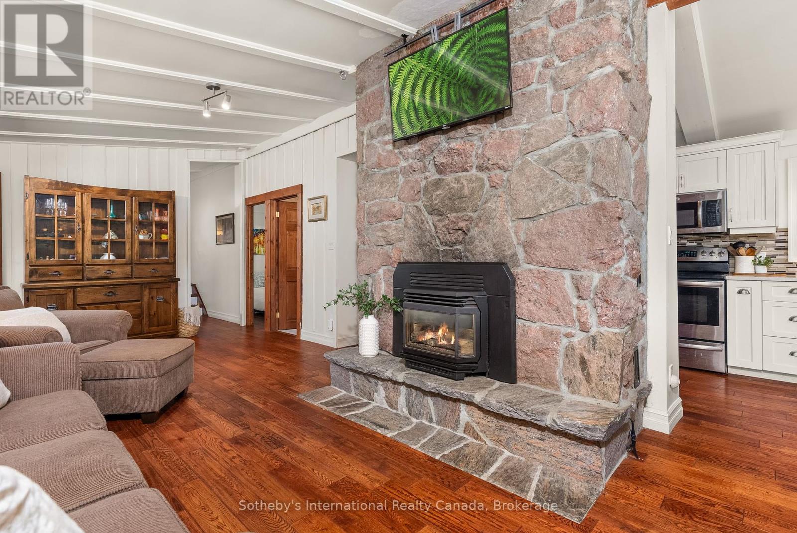 1032 Sunset Bay Road N, Gravenhurst, Ontario  P1P 1R2 - Photo 32 - X12296919