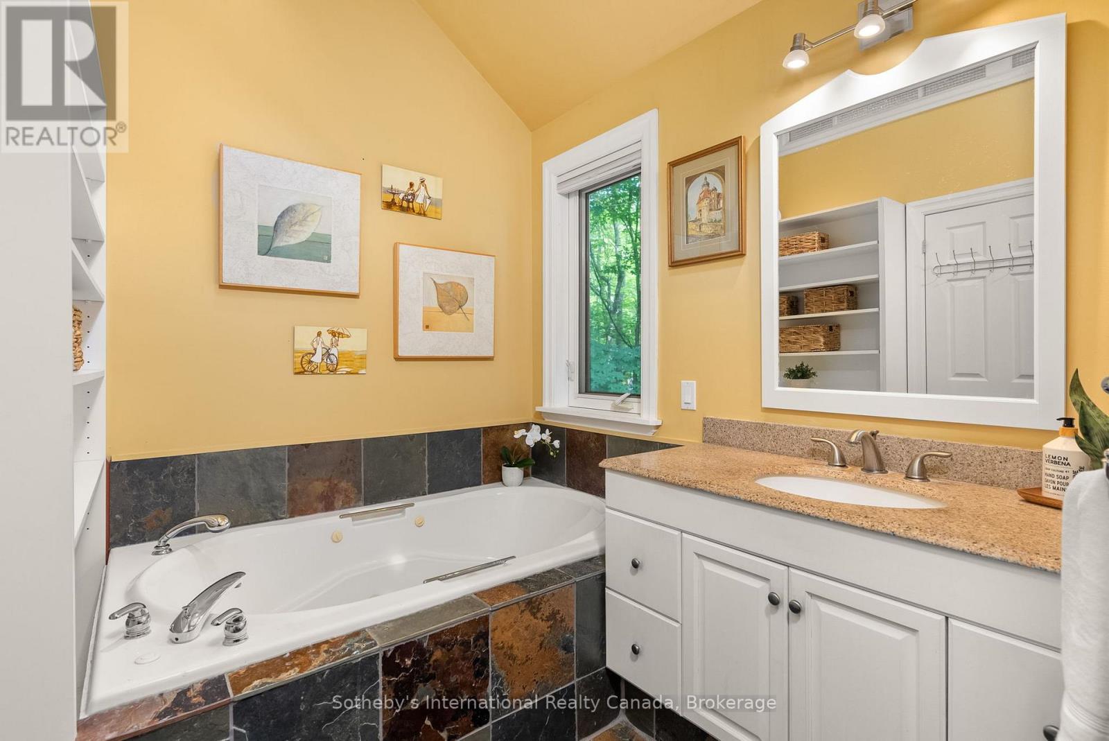 1032 Sunset Bay Road N, Gravenhurst, Ontario  P1P 1R2 - Photo 39 - X12296919