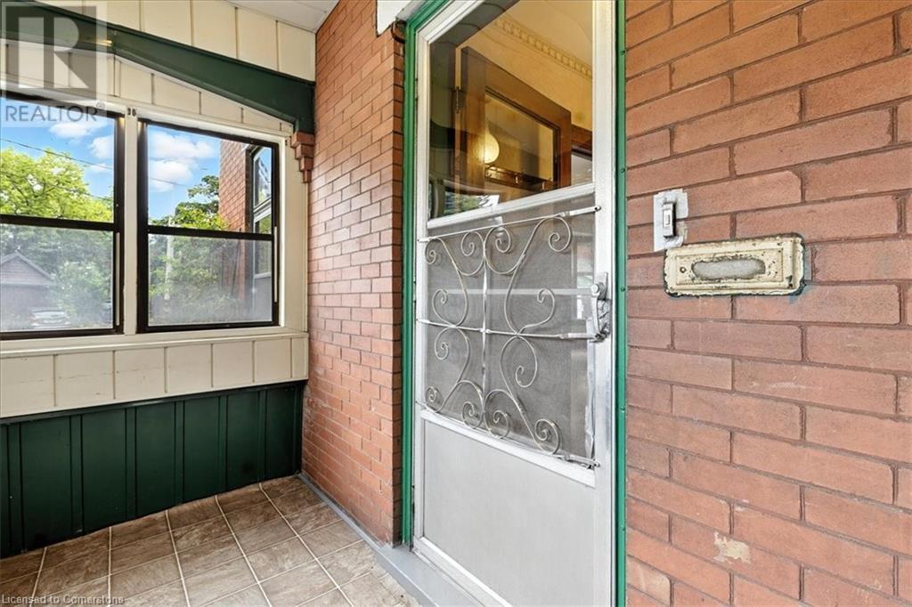 Property at 64 LANCASTER Street E image 3