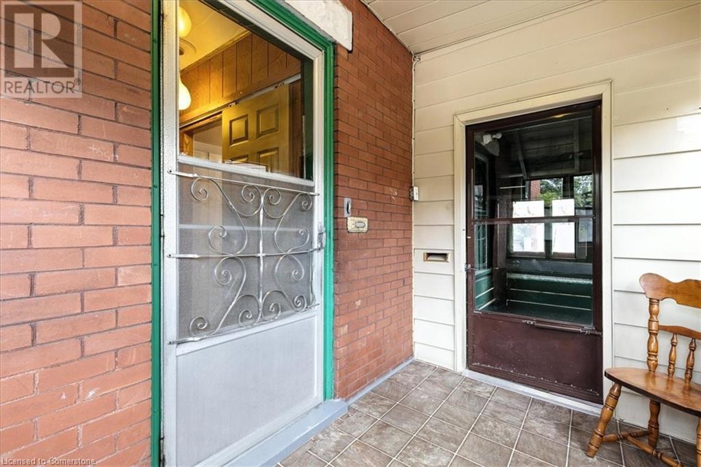Property at 64 LANCASTER Street E image 4