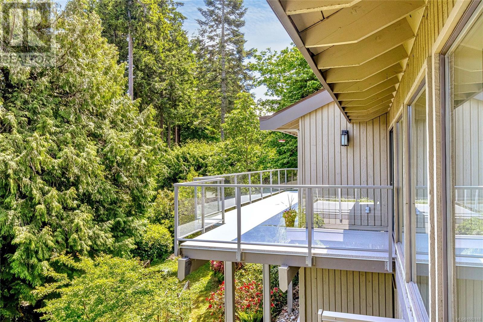 Property at 4689 Boulderwood Dr image 5