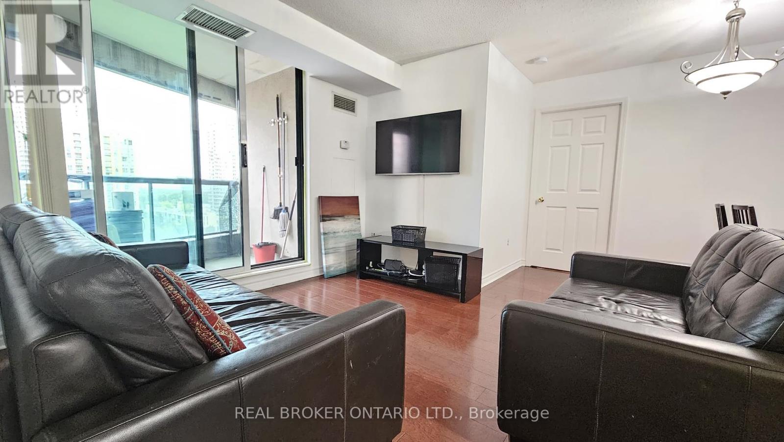 1516 - 7 Lorraine Drive, Toronto, Ontario  M2N 2E3 - Photo 3 - C12296941