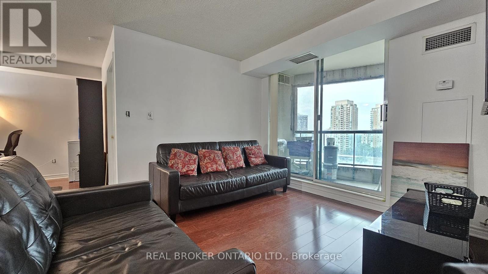 1516 - 7 Lorraine Drive, Toronto, Ontario  M2N 2E3 - Photo 4 - C12296941