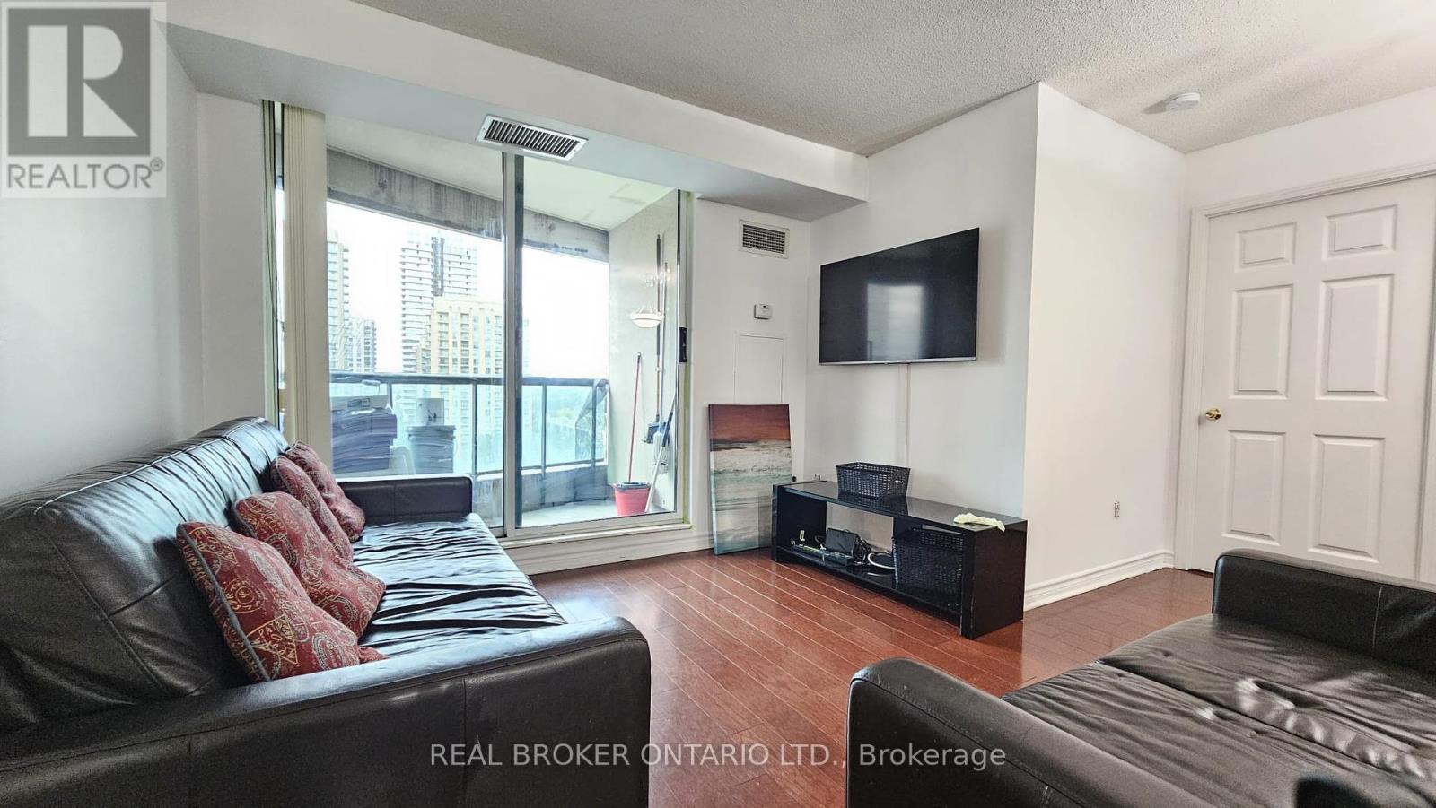1516 - 7 Lorraine Drive, Toronto, Ontario  M2N 2E3 - Photo 5 - C12296941