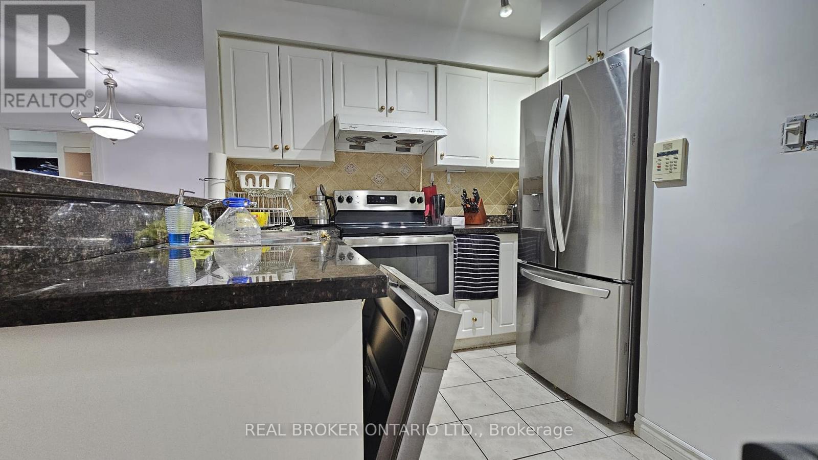 1516 - 7 Lorraine Drive, Toronto, Ontario  M2N 2E3 - Photo 8 - C12296941