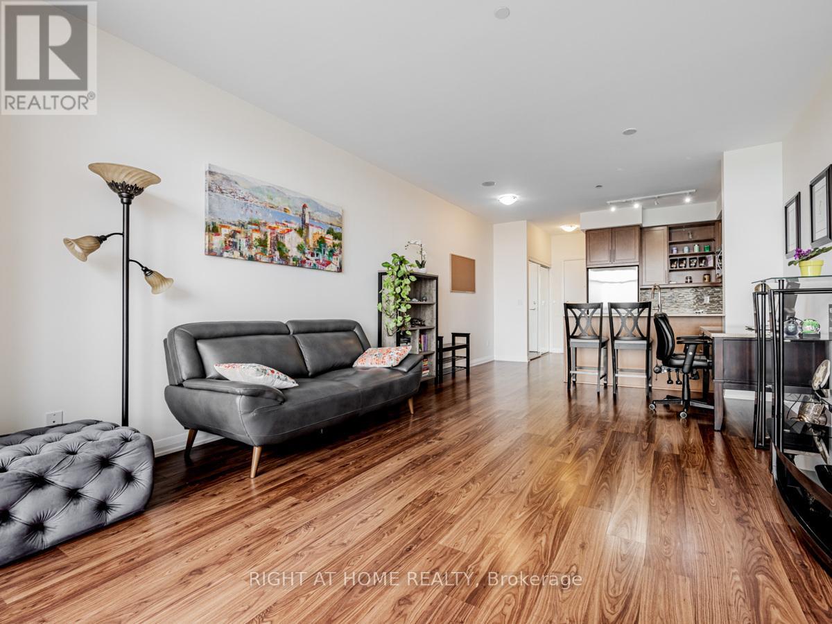 1010 - 65 Oneida Crescent, Richmond Hill, Ontario  L4B 0G9 - Photo 8 - N12296940