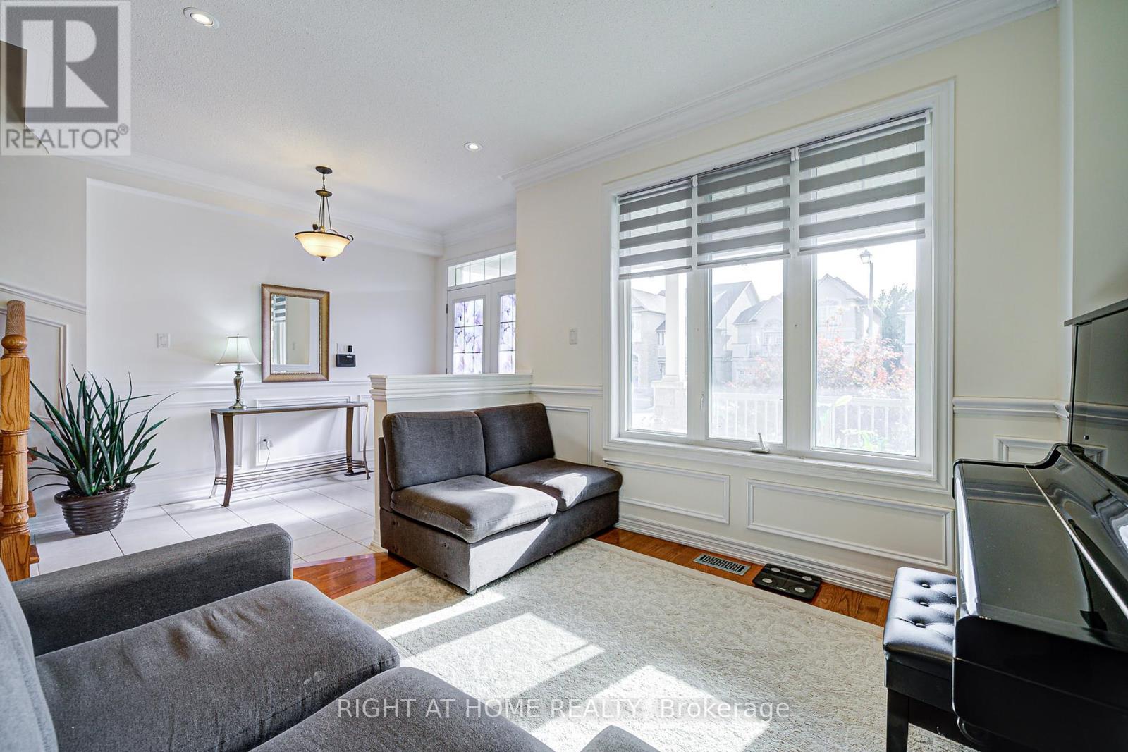16 Milos Road, Richmond Hill, Ontario  L4E 0J9 - Photo 12 - N12297011