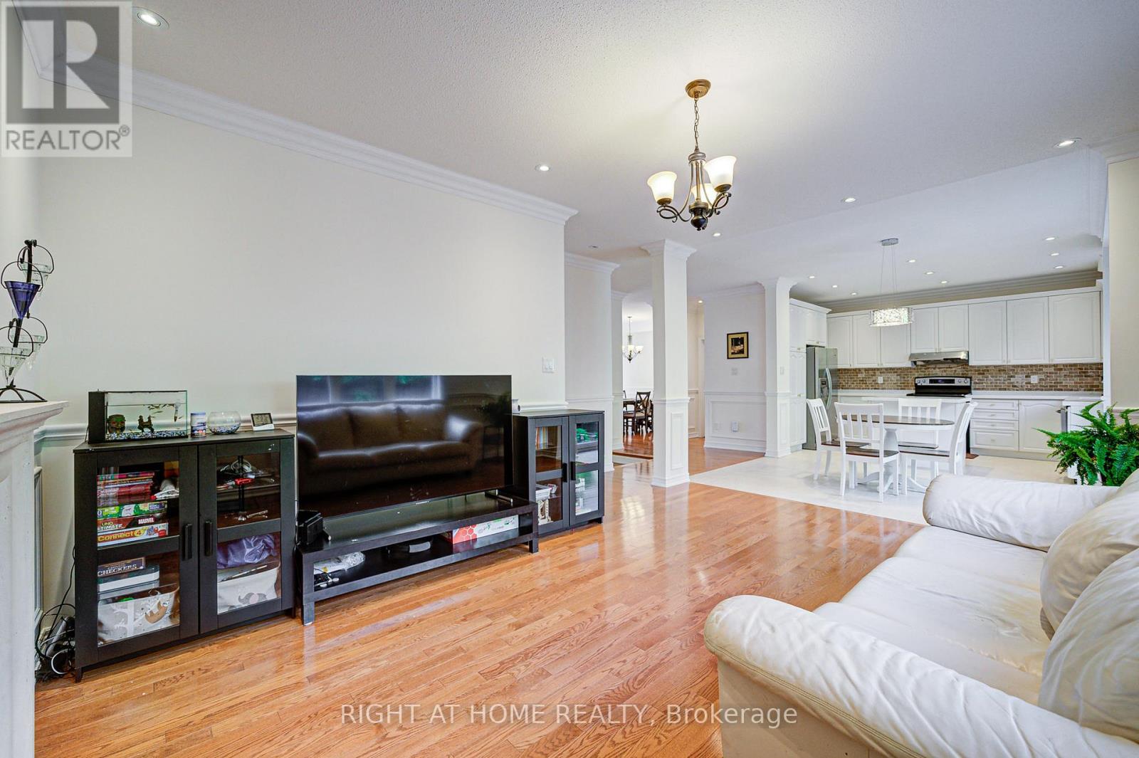 16 Milos Road, Richmond Hill, Ontario  L4E 0J9 - Photo 21 - N12297011