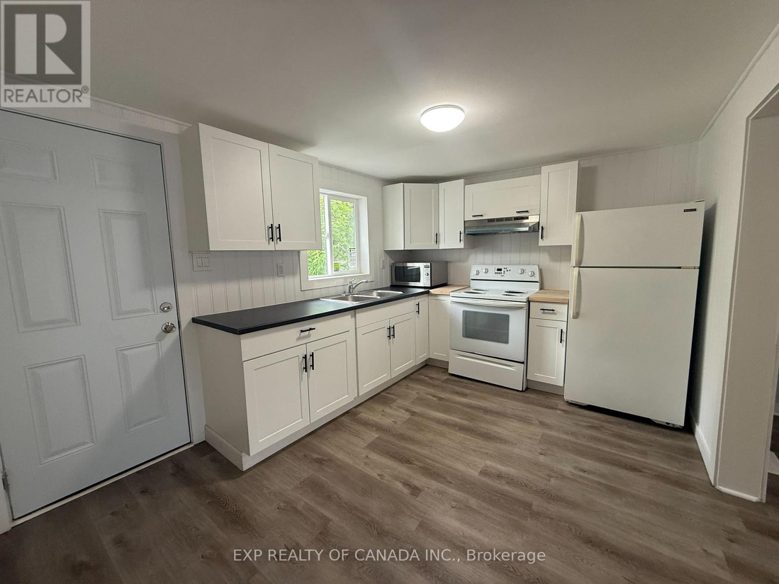Property at 155 CEDAR STREET N image 4