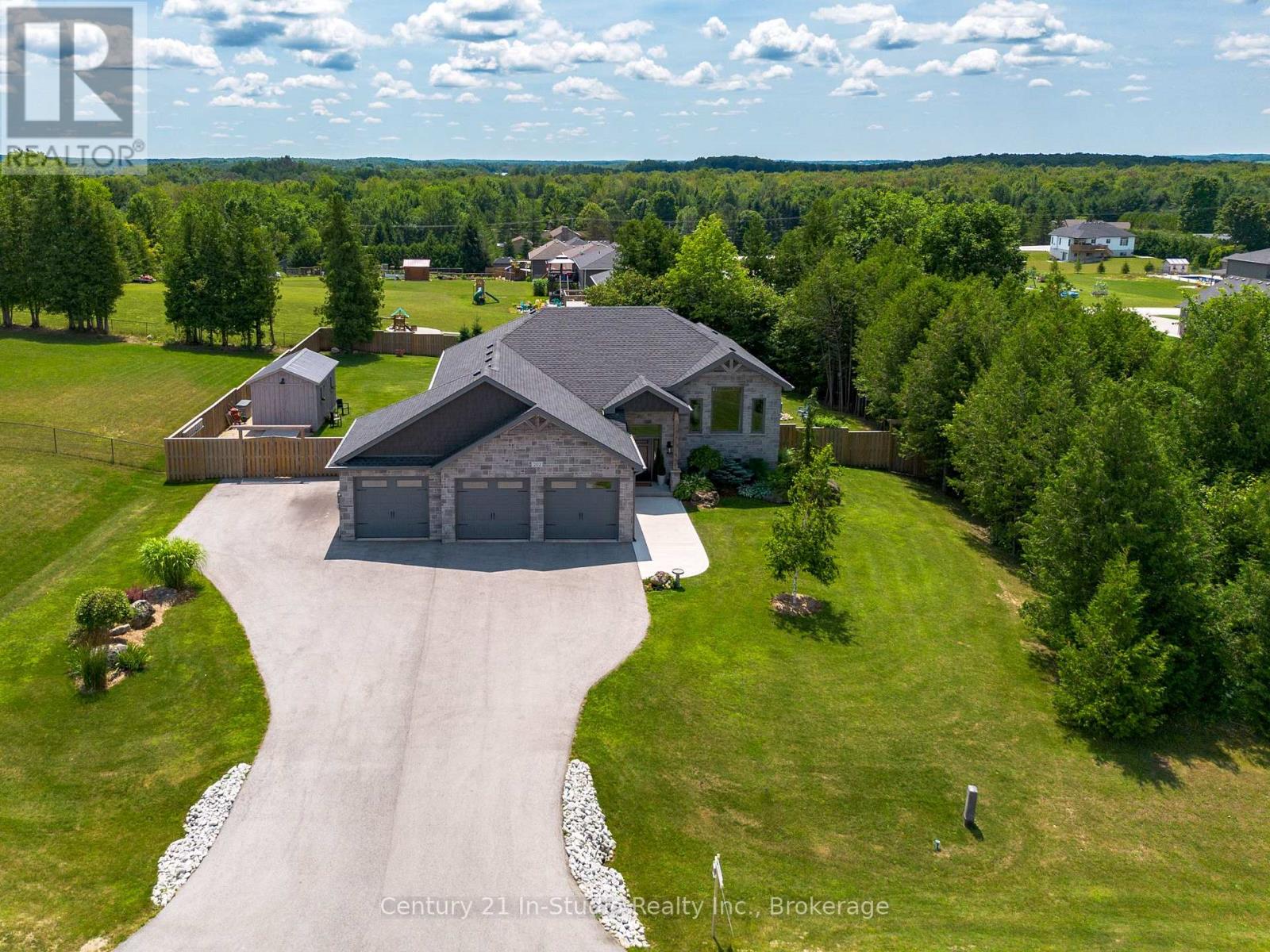 202 Meredith Way, Chatsworth, Ontario  N0H 1G0 - Photo 2 - X12098166