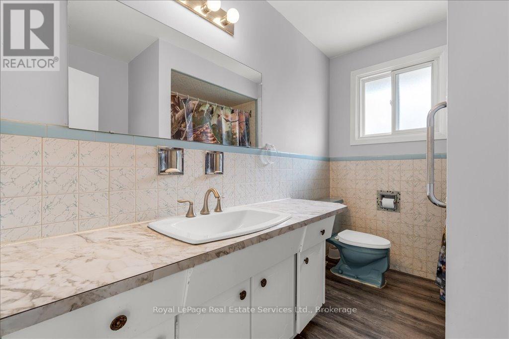 51 Athens Street, Hamilton, Ontario  L9C 3K8 - Photo 12 - X12297069