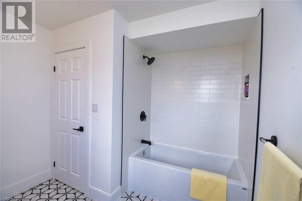 46 Parkmanor Drive, Stoney Creek, Ontario  L8E 5L2 - Photo 38 - 40724798