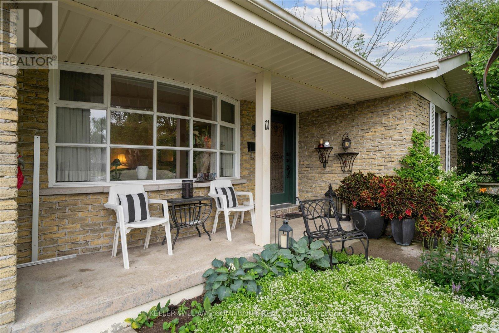 Property at 11 BAYLEAF COURT image 3