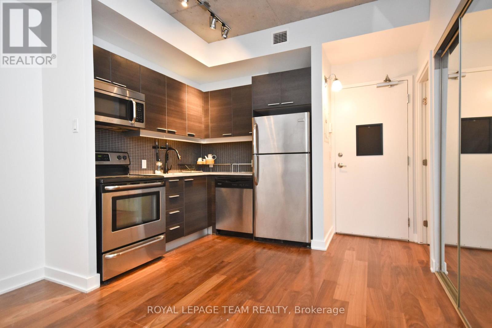 211 - 354 Gladstone Avenue, Ottawa, Ontario  K2P 0R4 - Photo 3 - X12297203