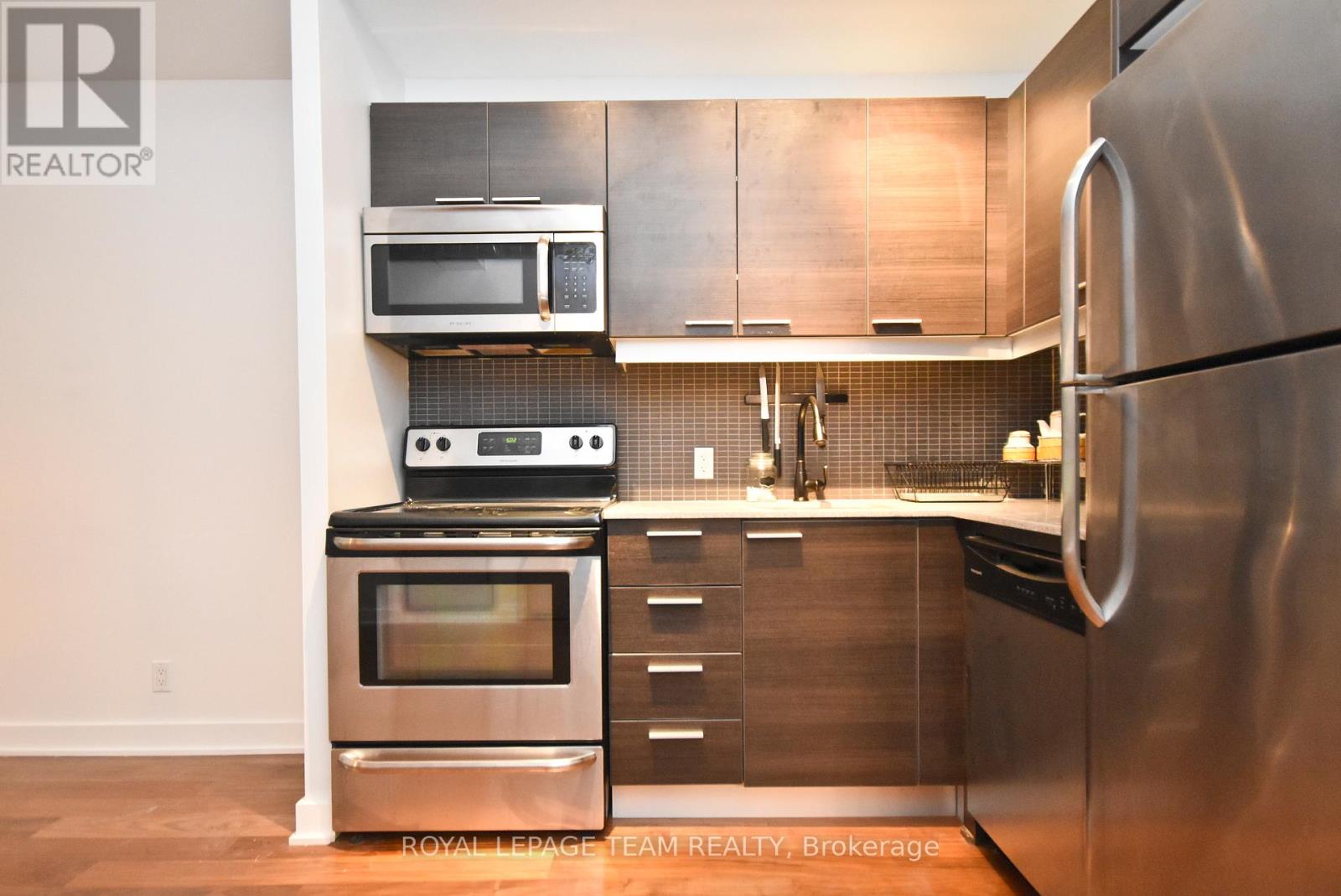 211 - 354 Gladstone Avenue, Ottawa, Ontario  K2P 0R4 - Photo 4 - X12297203