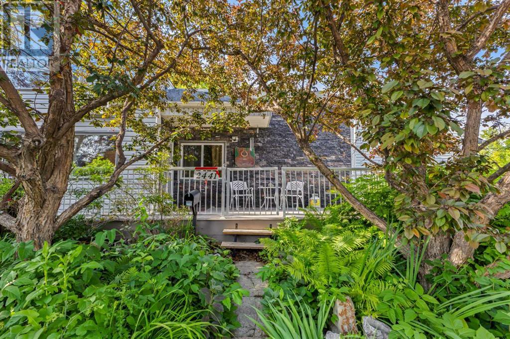 Property at 2441 25a Street SW image 3