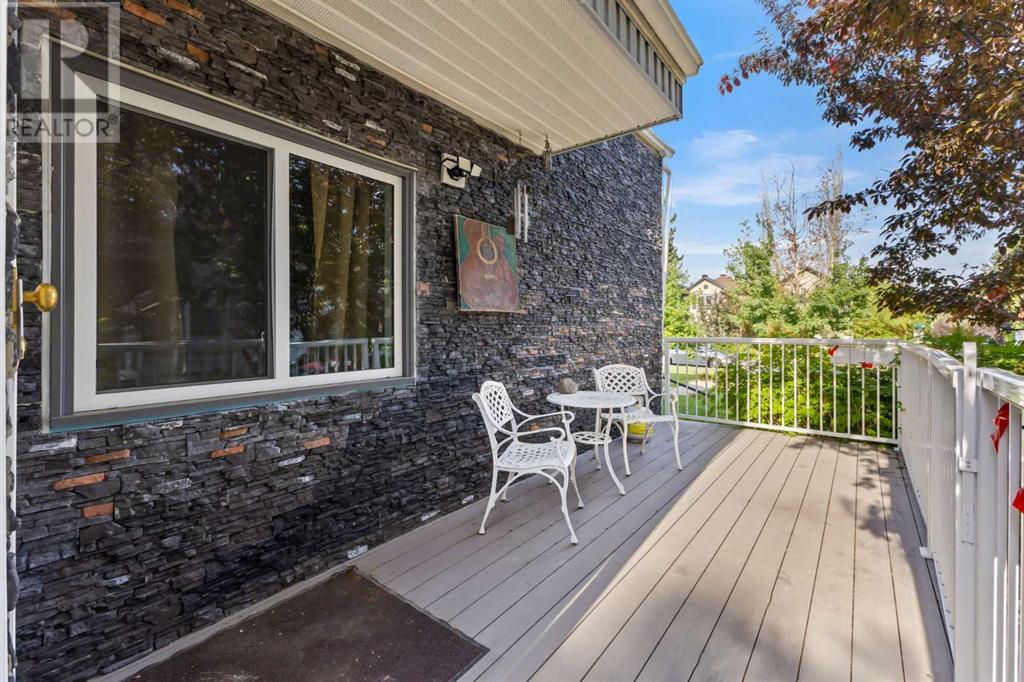 Property at 2441 25a Street SW image 4