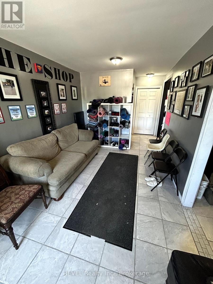 3 - 106 Ormond Street S, Thorold, Ontario  L2V 1Y3 - Photo 11 - X12297227