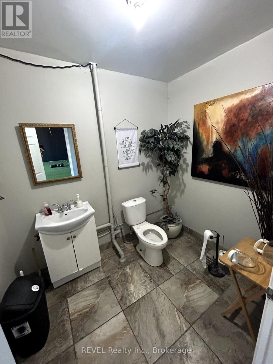 3 - 106 Ormond Street S, Thorold, Ontario  L2V 1Y3 - Photo 13 - X12297227