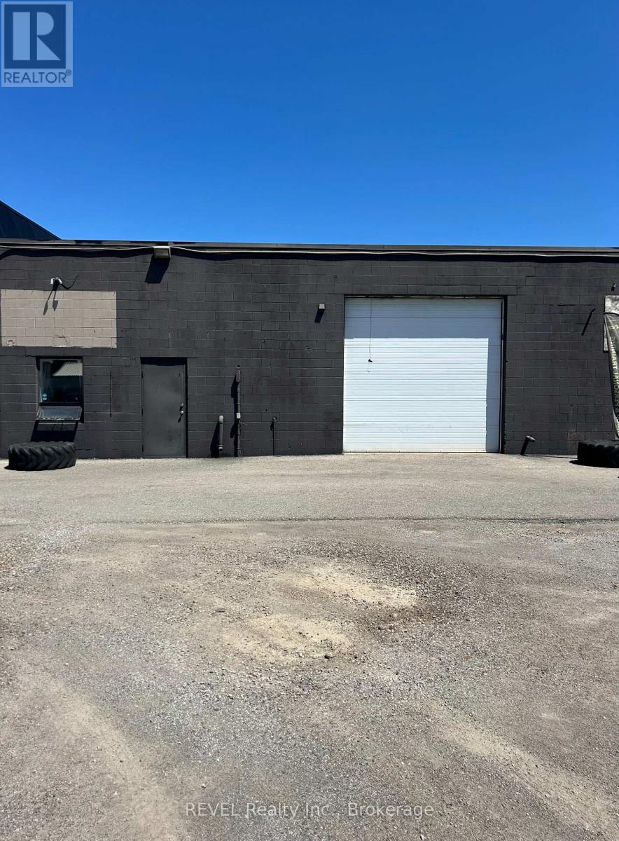 3 - 106 Ormond Street S, Thorold, Ontario  L2V 1Y3 - Photo 2 - X12297227