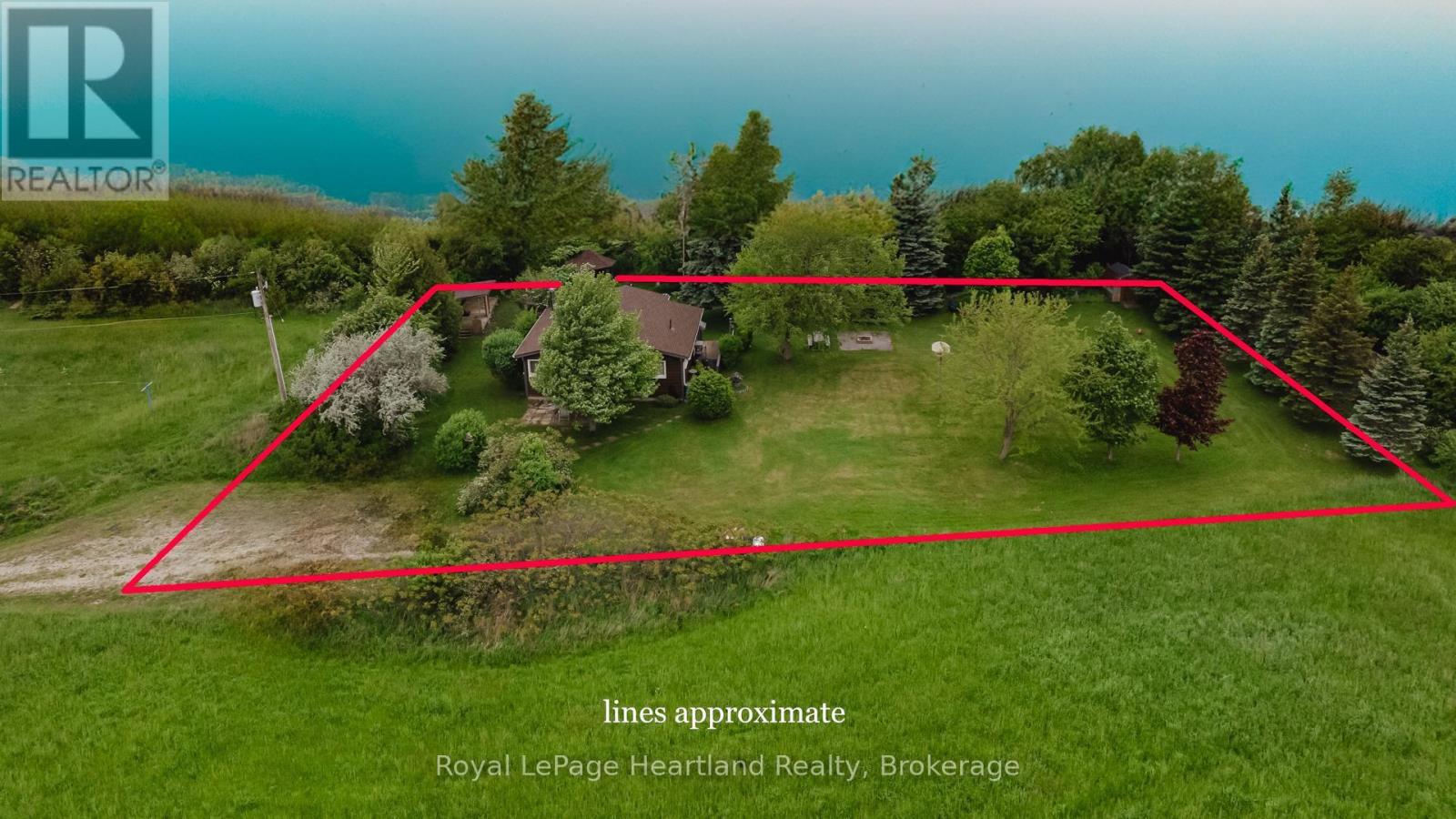 35 Huron Street S, Ashfield-Colborne-Wawanosh, Ontario  N7A 3X9 - Photo 2 - X12297237