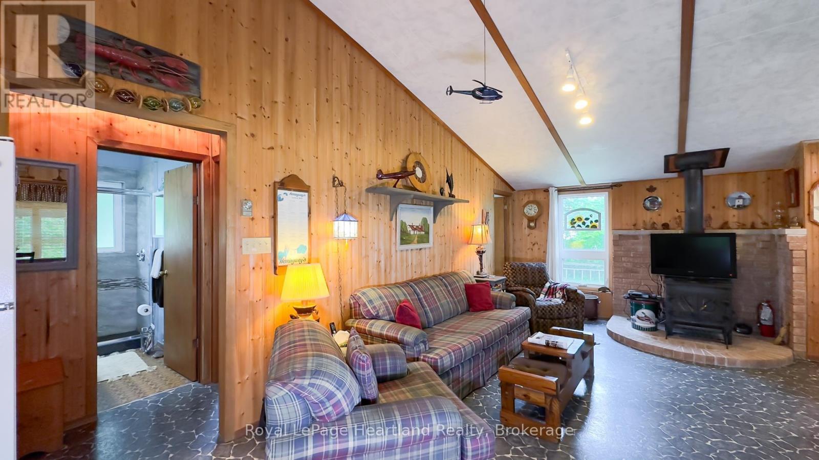 35 Huron Street S, Ashfield-Colborne-Wawanosh, Ontario  N7A 3X9 - Photo 20 - X12297237