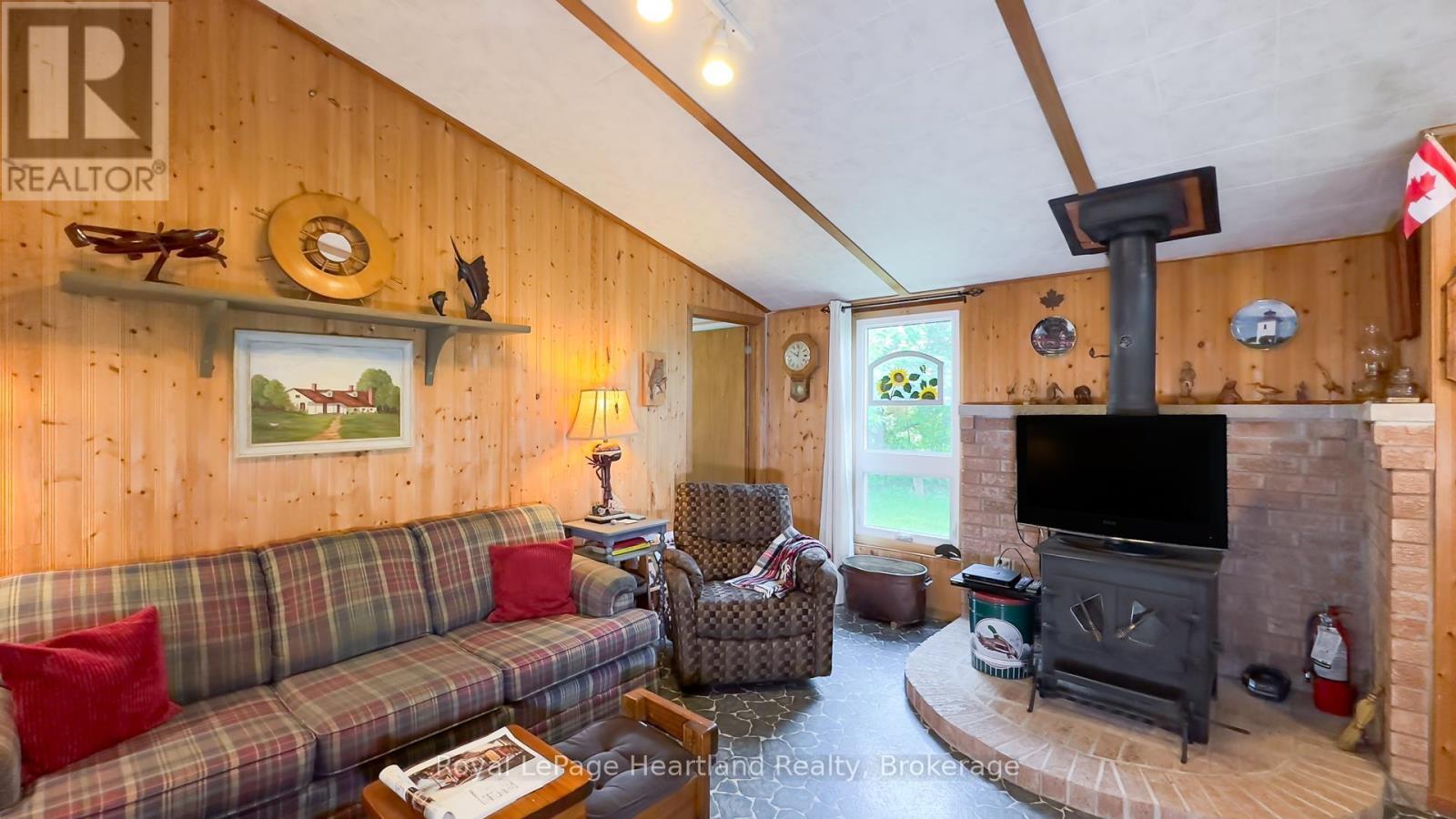 35 Huron Street S, Ashfield-Colborne-Wawanosh, Ontario  N7A 3X9 - Photo 22 - X12297237