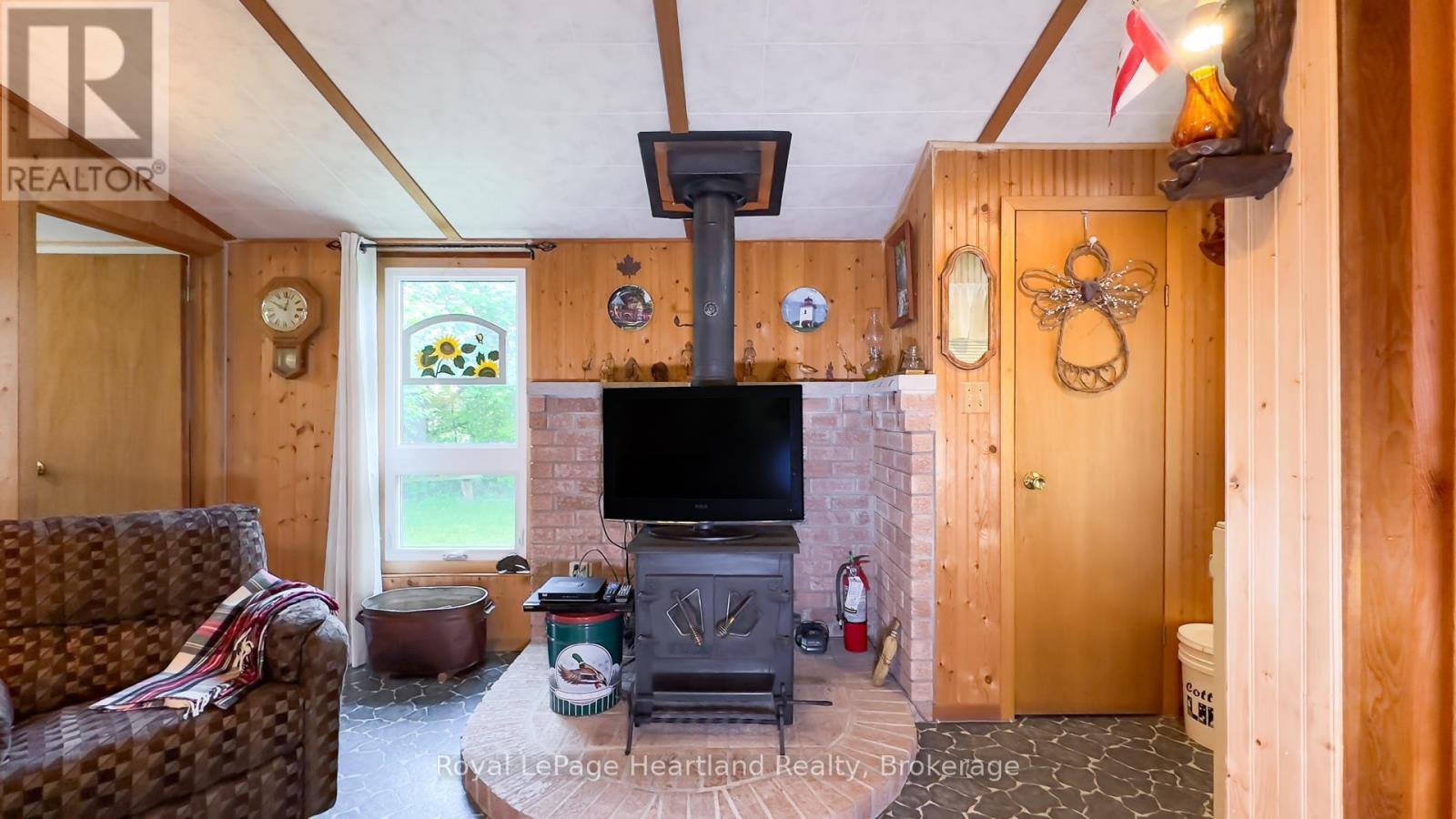 35 Huron Street S, Ashfield-Colborne-Wawanosh, Ontario  N7A 3X9 - Photo 23 - X12297237