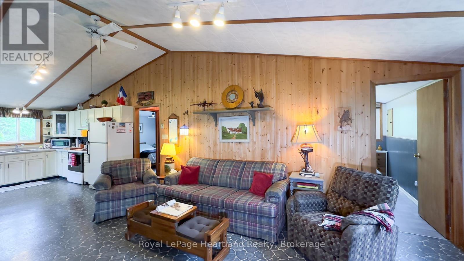 35 Huron Street S, Ashfield-Colborne-Wawanosh, Ontario  N7A 3X9 - Photo 25 - X12297237