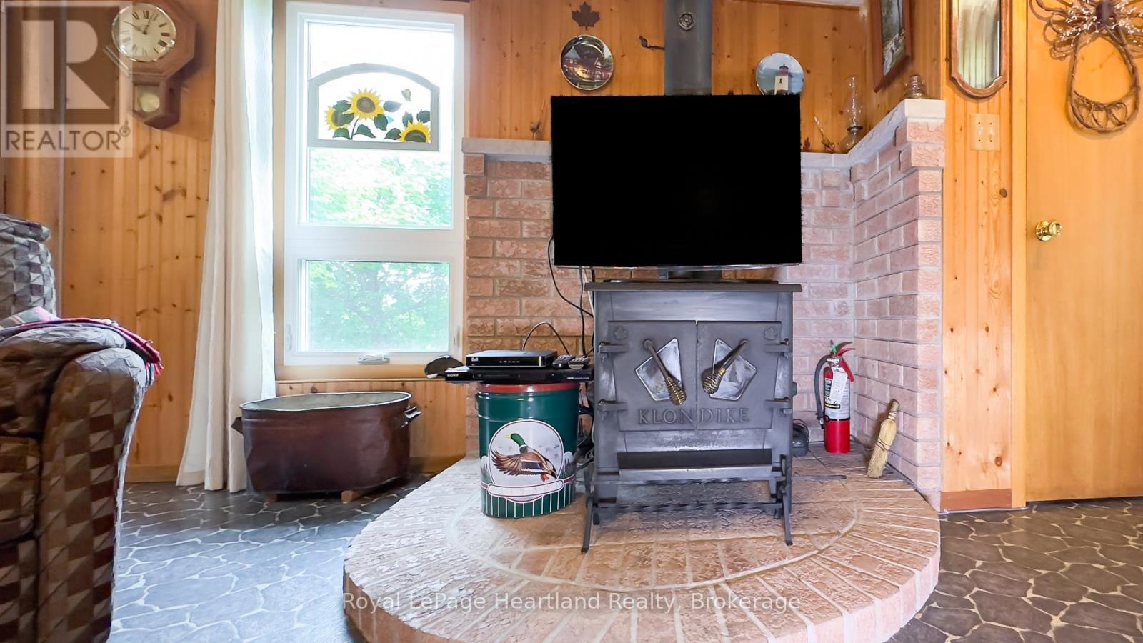 35 Huron Street S, Ashfield-Colborne-Wawanosh, Ontario  N7A 3X9 - Photo 26 - X12297237