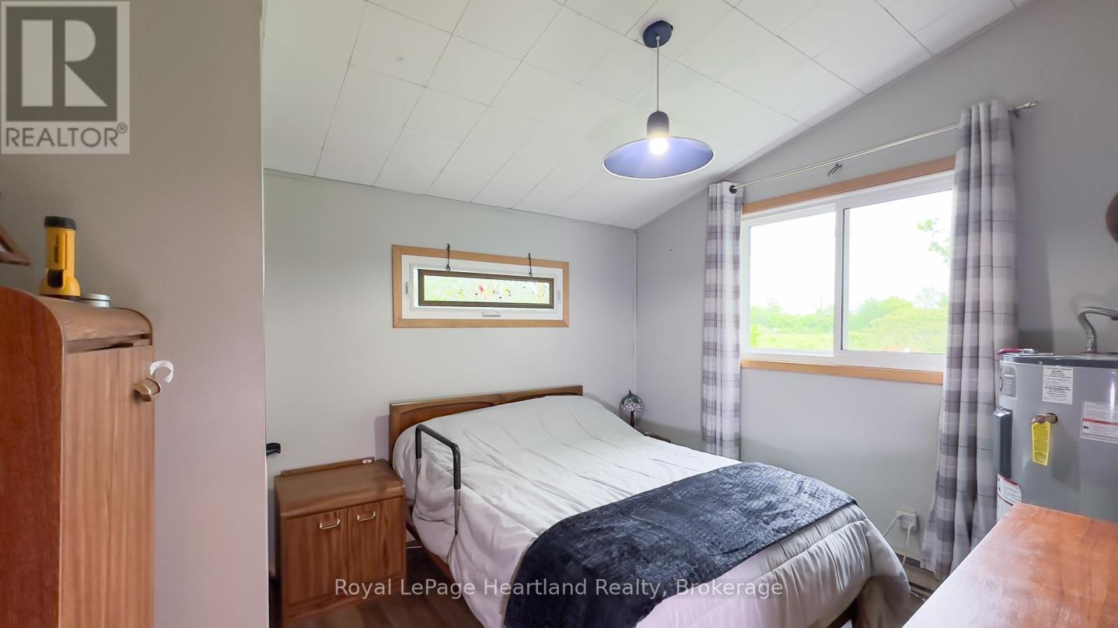 35 Huron Street S, Ashfield-Colborne-Wawanosh, Ontario  N7A 3X9 - Photo 33 - X12297237