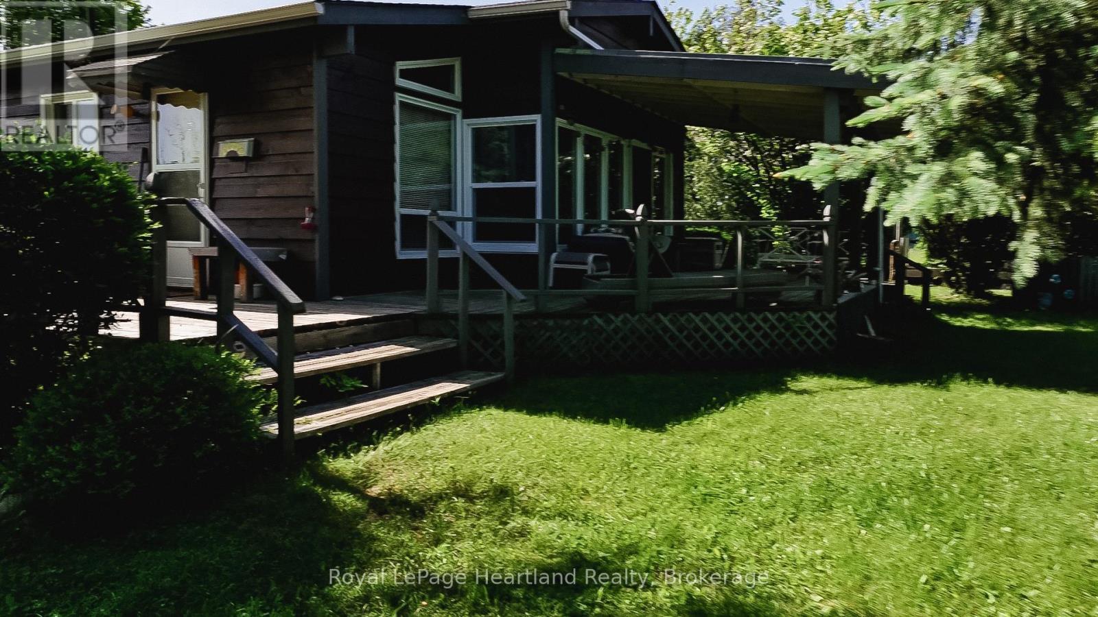 35 Huron Street S, Ashfield-Colborne-Wawanosh, Ontario  N7A 3X9 - Photo 9 - X12297237