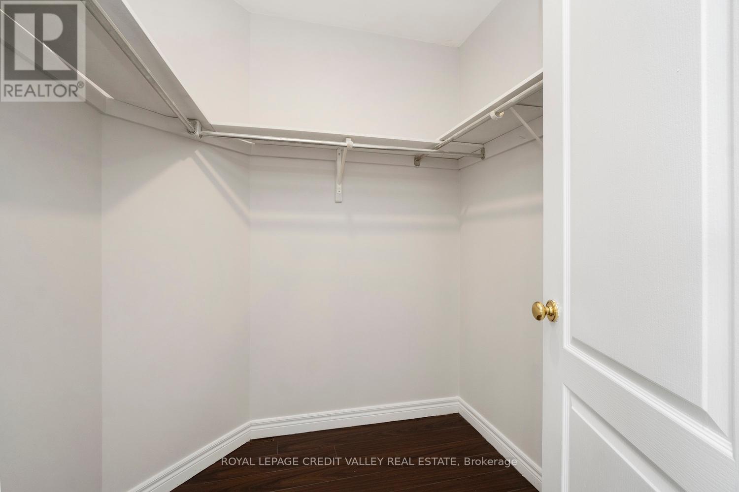 972 Winterton Way, Mississauga, Ontario  L5V 1M6 - Photo 28 - W12297136