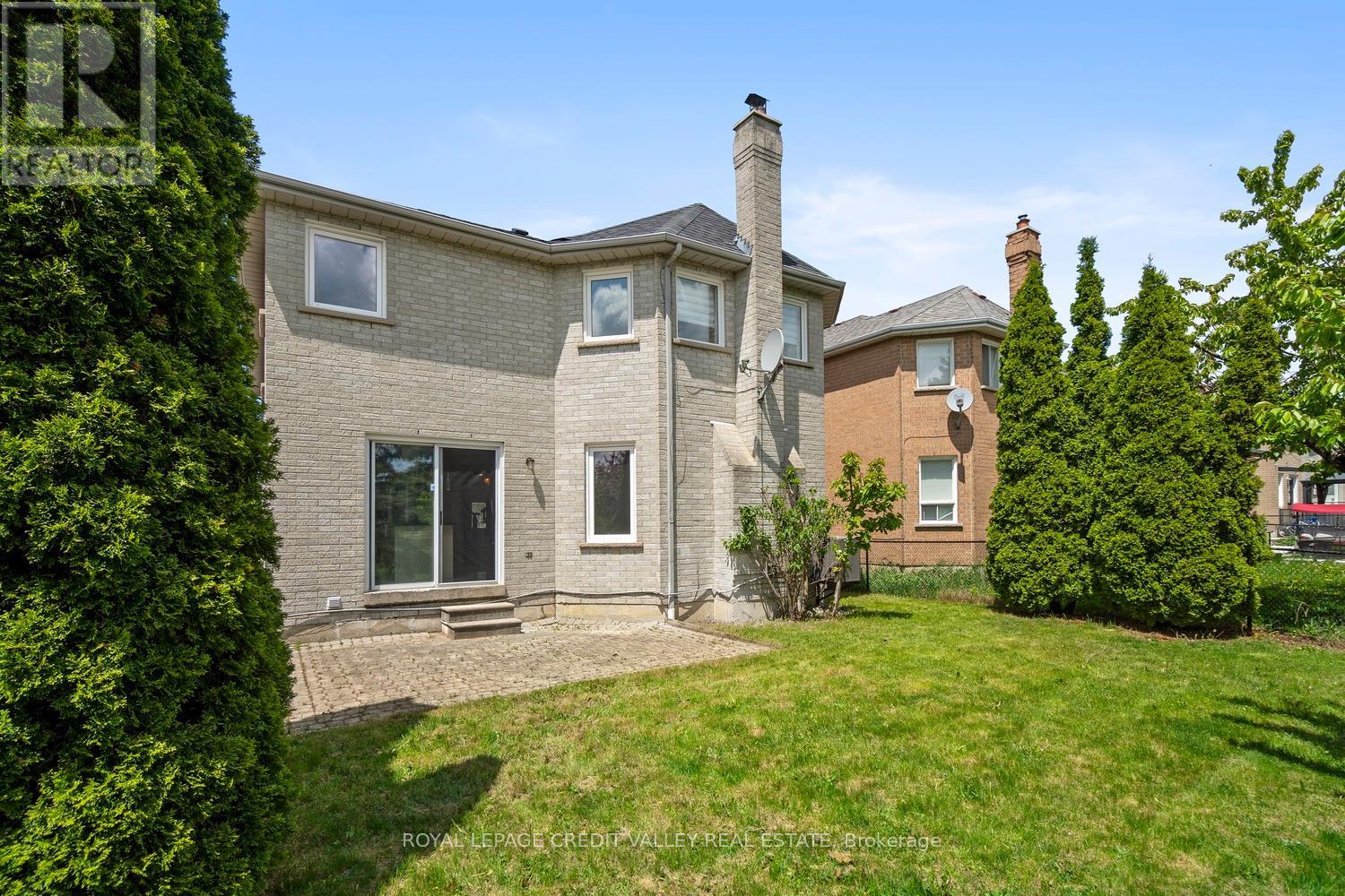 972 Winterton Way, Mississauga, Ontario  L5V 1M6 - Photo 30 - W12297136