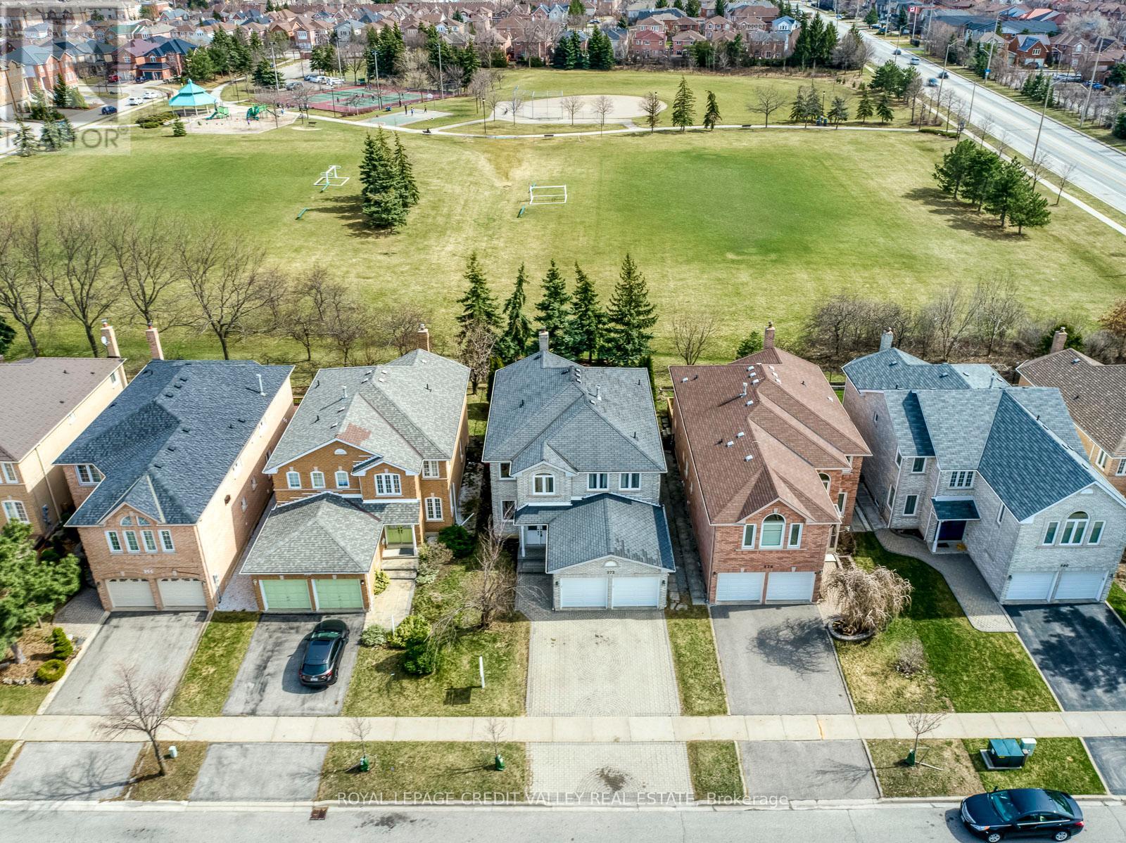 972 Winterton Way, Mississauga, Ontario  L5V 1M6 - Photo 33 - W12297136