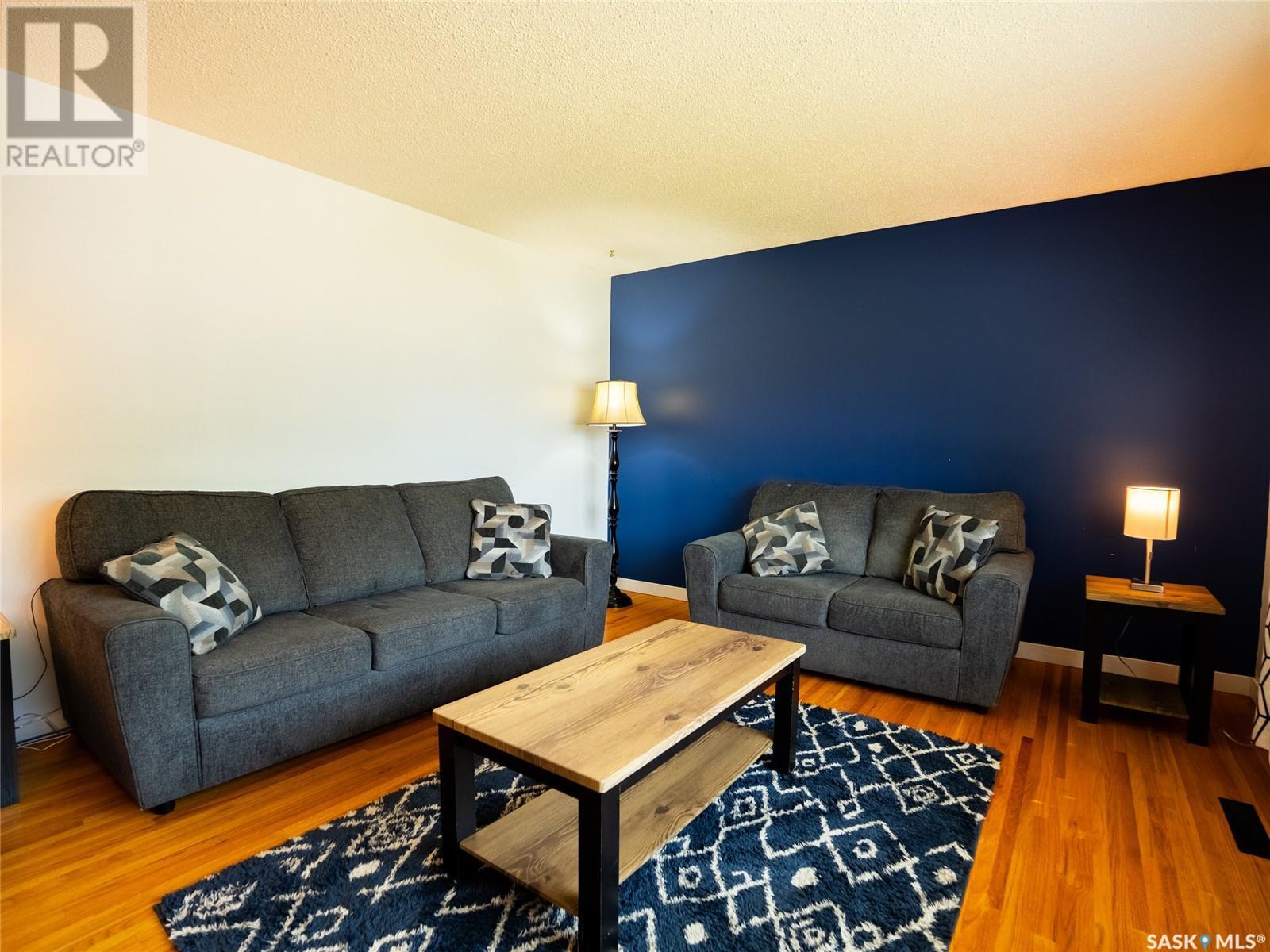 Property at 37 Lorimer CRESCENT image 4