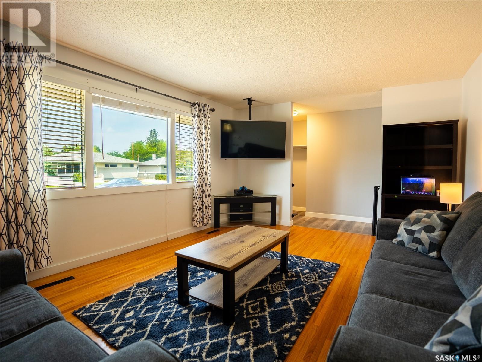 Property at 37 Lorimer CRESCENT image 5
