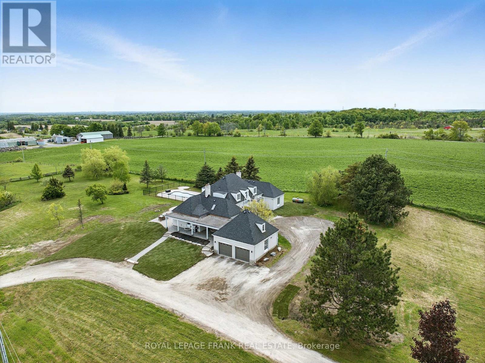 Property at 815 COATES ROAD W image 3