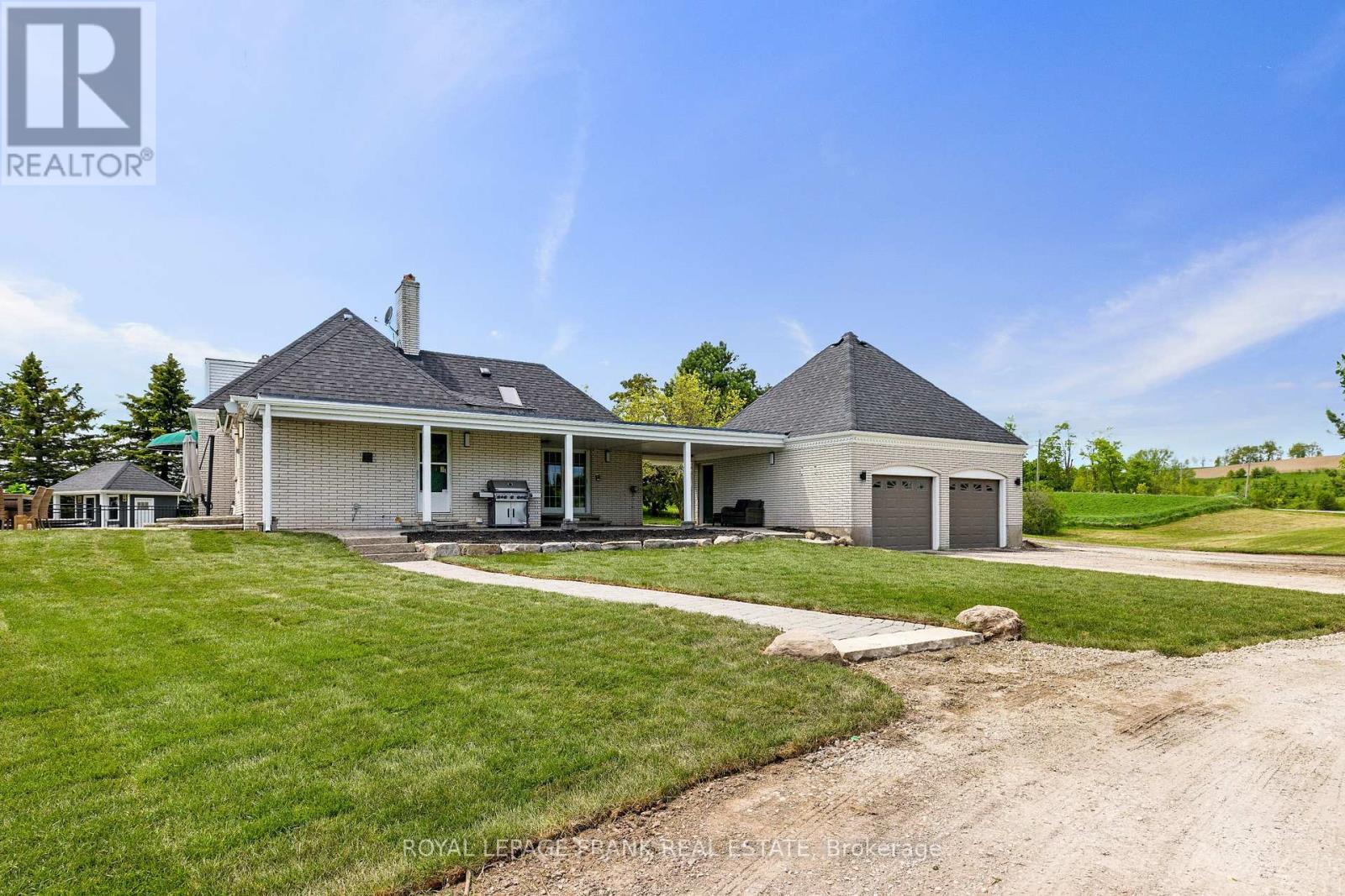 Property at 815 COATES ROAD W image 5