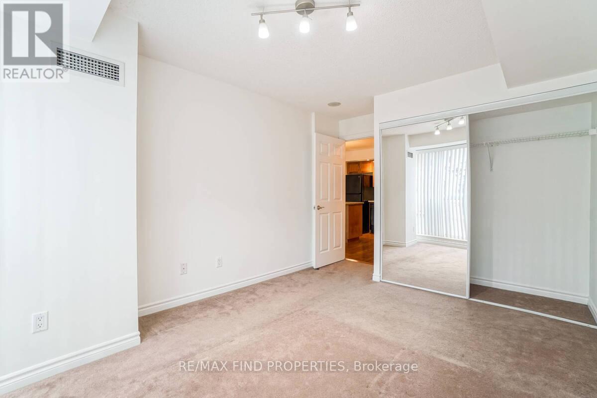 401 - 270 Wellington Street W, Toronto, Ontario  M5V 3P5 - Photo 17 - C12297259