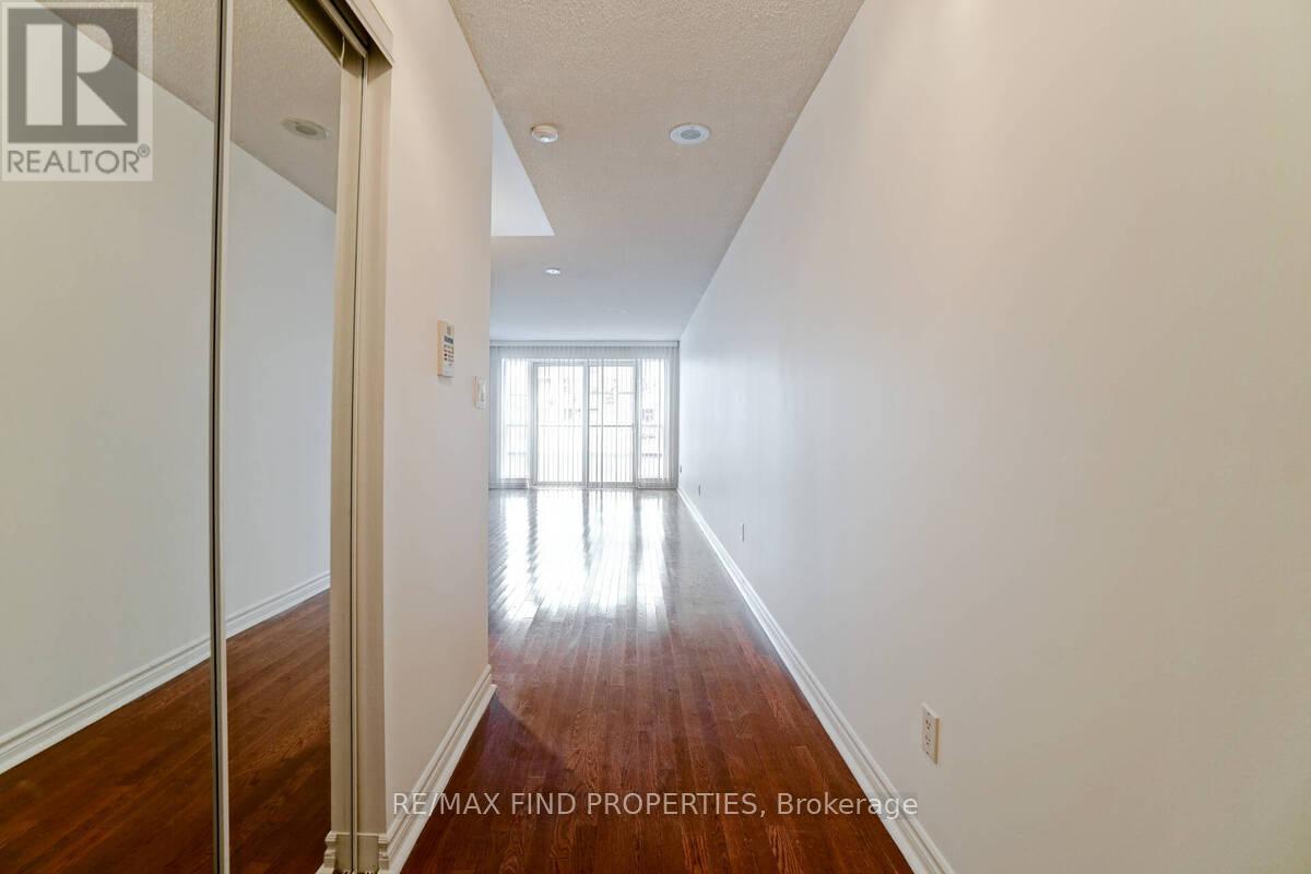401 - 270 Wellington Street W, Toronto, Ontario  M5V 3P5 - Photo 5 - C12297259