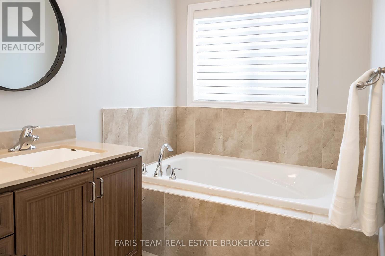 72 Heritage Road, Innisfil (Cookstown), Ontario  L0L 1L0 - Photo 26 - N12297168